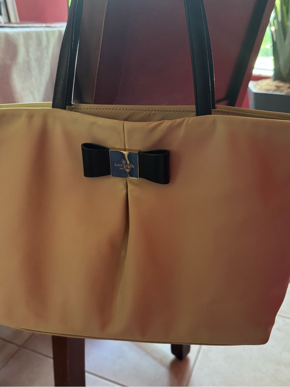 kate spade beige tote with black bow and straps